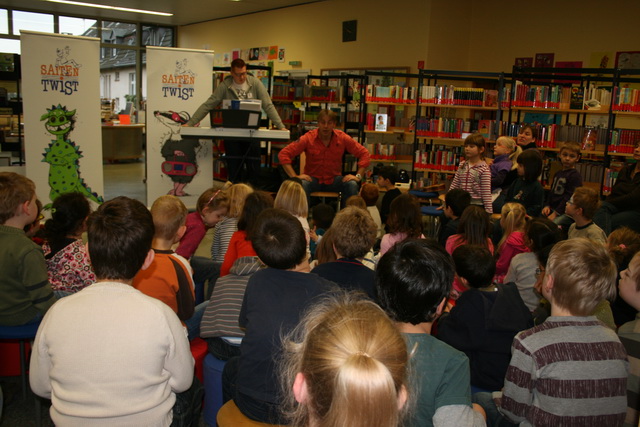 gal/2010/2010 Saitentwist Buecherei Borbeck 90 Jahre 18.11/2010 Saitentwist Buecherei Borbeck 90 Jahre 18.11. 031.jpg